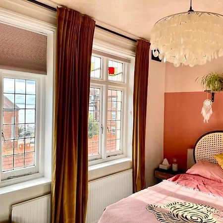 3 Bedroom Spacious Seaside Apartment With Estuary Views Southend-on-Sea Exterior foto
